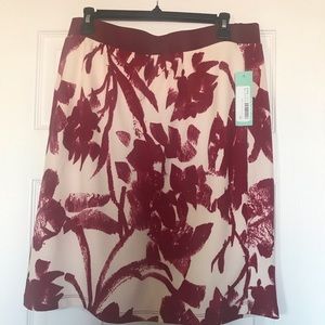 Gilli burgundy skirt crepe